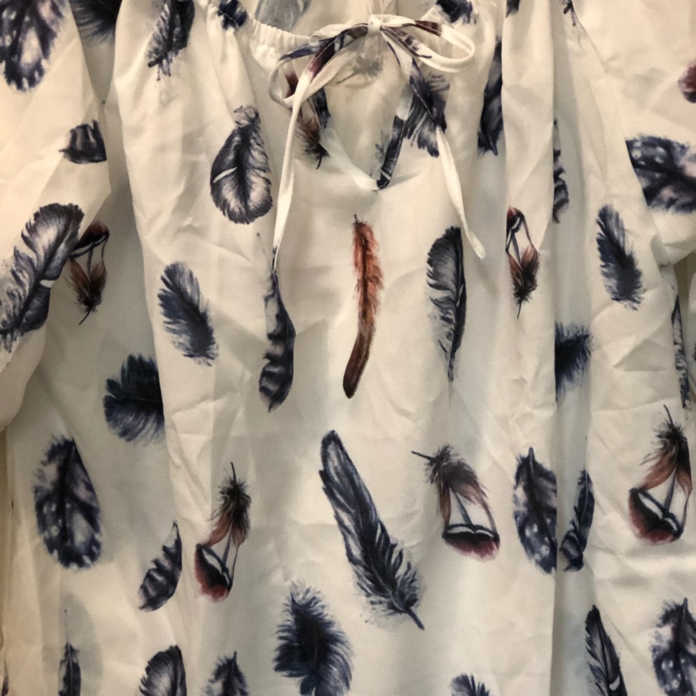 White pattern blouse - Picture 2 of 2